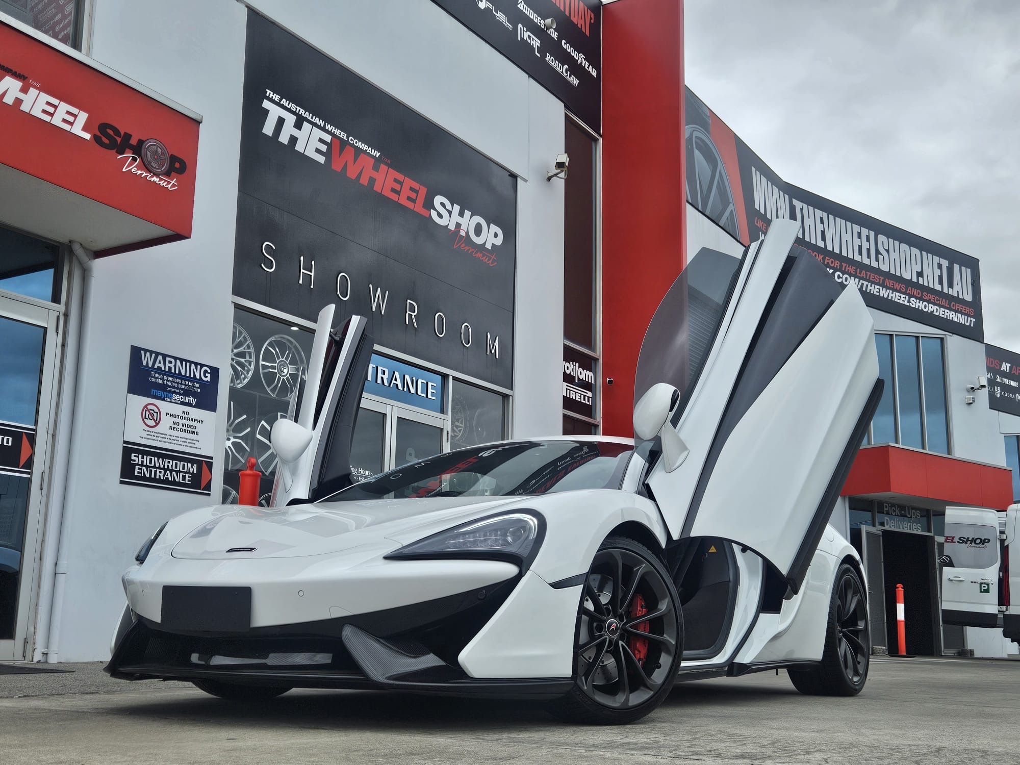 MCLAREN 570S  |  | MCLAREN