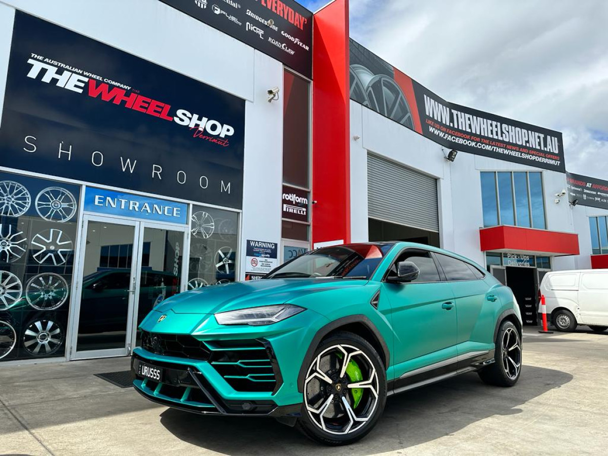LAMBORGHINI URUS |  | LAMBORGHINI