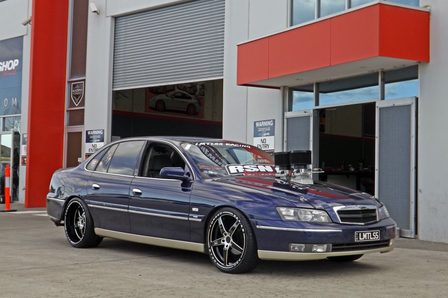 HOLDEN STATESMEN WITH 20 INCH PRO DRAG WHEELS  |  | HOLDEN