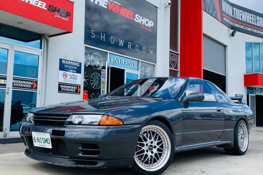 R32 GTR WITH SIMMONS OM WHEELS  |  | NISSAN