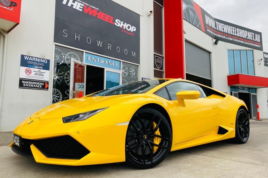 LAMBORGHINI WITH PIRELLI P ZERO TYRES  |  | LAMBORGHINI