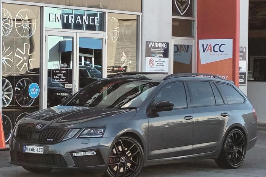 SKODA WAGON WITH ROMAC WHEELS  |  | VW 
