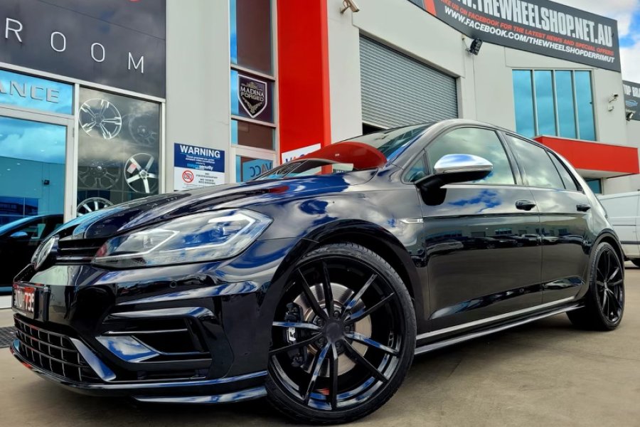 VW GOLF R WITH PRET STYLE WHEELS |  | VW