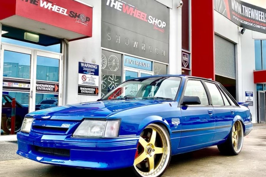 HOLDEN VK BROCK WITH SIMMONS FR WHEELS | | HOLDEN